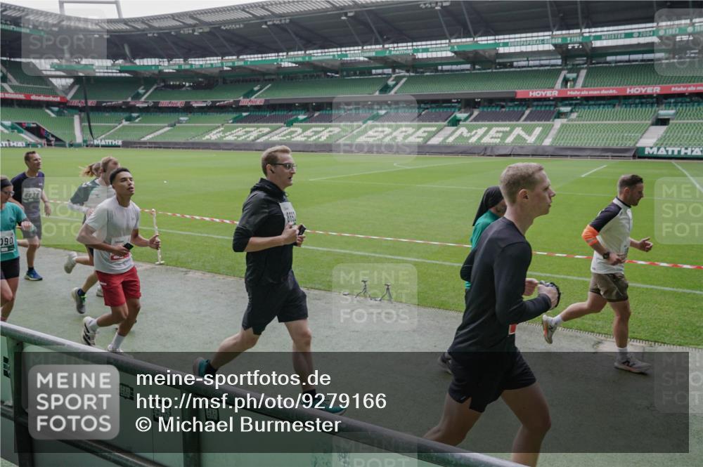 05.10.2025 - 20. swb-Marathon Bremen Michael Burmester http://msf.ph/oto/9279166 05.10.2025 13:00:29 Laufen im Stadion 47, 52, 271, 283, 491, 498, 575, 627, 694, 860, 954, 978, 1017, 1116, 1182, 1423, 1471, 1525, 1548, 1606, 1806, 1968, 2007, 2504, 2518, 2609, 2668, 2745, 2806, 2822, 2915, 3040, 3104, 3160, 3169, 3177, 3230, 3237, 3293, 3549, 3605, 3783, 4034, 4035, 4046, 4181, 4202, 4216, 4220, 4502, 4592, 4661, 4788, 4824, 4879, 5183, 5272, 5329, 5610, 5627, 5663, 5836, 5841, 6027, 6057, 6126, 6208, 6389, 6440, 6523, 6536, 6636, 6674, 6704, 6762, 6881, 7295, 7307, 7537, 7598, 7679, 8258 meine-sportfotos.de