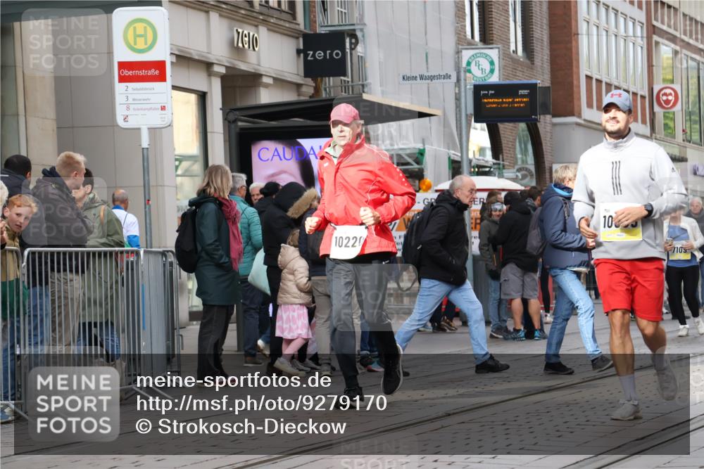 05.10.2025 - 20. swb-Marathon Bremen Strokosch-Dieckow http://msf.ph/oto/9279170 05.10.2025 11:15:37 Ziel 7109, 8476, 9640, 10220, 10355, 10635, 10831, 10846, 11331, 11375, 7109, 8476, 9640, 10220, 10355, 10635, 10831, 10846, 11331, 11375 meine-sportfotos.de