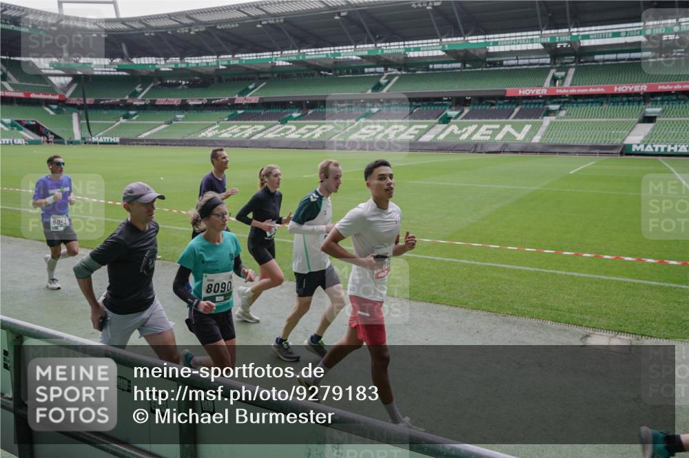 05.10.2025 - 20. swb-Marathon Bremen Michael Burmester http://msf.ph/oto/9279183 05.10.2025 13:00:30 Laufen im Stadion 47, 52, 72, 271, 283, 491, 498, 575, 627, 694, 860, 954, 978, 1017, 1116, 1182, 1423, 1471, 1525, 1548, 1606, 1806, 1968, 2007, 2504, 2518, 2609, 2668, 2745, 2806, 2822, 2915, 3040, 3104, 3160, 3169, 3177, 3230, 3237, 3293, 3549, 3605, 3783, 3979, 4034, 4035, 4046, 4181, 4202, 4216, 4220, 4502, 4592, 4661, 4788, 4824, 4879, 5183, 5272, 5329, 5610, 5627, 5663, 5836, 5841, 6027, 6057, 6126, 6208, 6389, 6440, 6523, 6536, 6636, 6674, 6704, 6762, 6881, 7295, 7307, 7537, 7598, 7679 meine-sportfotos.de