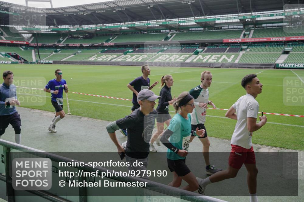 05.10.2025 - 20. swb-Marathon Bremen Michael Burmester http://msf.ph/oto/9279190 05.10.2025 13:00:31 Laufen im Stadion 47, 52, 72, 271, 283, 491, 498, 575, 627, 694, 860, 954, 1017, 1116, 1182, 1423, 1471, 1525, 1606, 1806, 1968, 2007, 2504, 2518, 2609, 2668, 2745, 2806, 2822, 2915, 3040, 3104, 3160, 3169, 3177, 3230, 3237, 3293, 3549, 3605, 3783, 3979, 4034, 4035, 4046, 4181, 4202, 4216, 4220, 4502, 4592, 4661, 4788, 4824, 4879, 5183, 5272, 5329, 5610, 5627, 5663, 5836, 5841, 6027, 6057, 6126, 6208, 6389, 6440, 6523, 6536, 6636, 6674, 6704, 6762, 6881, 7295, 7307, 7537, 7598, 7679 meine-sportfotos.de