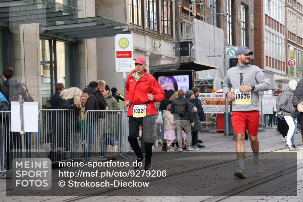 05.10.2025 - 20. swb-Marathon Bremen Strokosch-Dieckow http://msf.ph/oto/9279206 05.10.2025 11:15:38 Ziel 7109, 8476, 9640, 10220, 10355, 10635, 10831, 10846, 11331, 11375, 7109, 8476, 9640, 10220, 10355, 10635, 10831, 10846, 11331, 11375 meine-sportfotos.de