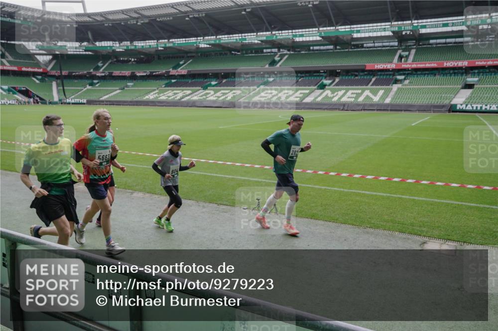 05.10.2025 - 20. swb-Marathon Bremen Michael Burmester http://msf.ph/oto/9279223 05.10.2025 13:00:36 Laufen im Stadion 47, 52, 72, 271, 283, 491, 498, 575, 627, 694, 860, 1017, 1116, 1182, 1423, 1471, 1606, 1806, 1968, 2007, 2446, 2504, 2518, 2609, 2668, 2745, 2806, 2822, 2915, 3040, 3104, 3160, 3169, 3177, 3230, 3237, 3293, 3360, 3549, 3604, 3605, 3979, 4034, 4035, 4046, 4181, 4202, 4216, 4502, 4592, 4661, 4788, 4824, 4879, 5011, 5183, 5272, 5329, 5610, 5627, 5663, 5836, 5841, 6027, 6057, 6126, 6208, 6389, 6440, 6523, 6536, 6636, 6674, 6704, 6762, 6881, 7307, 7537, 7598 meine-sportfotos.de