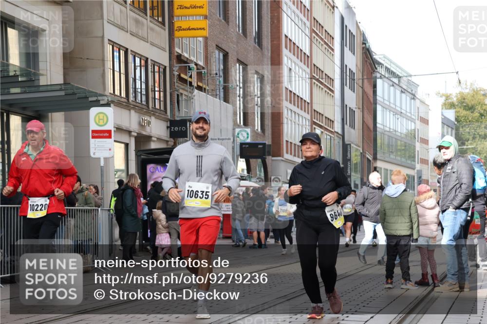 05.10.2025 - 20. swb-Marathon Bremen Strokosch-Dieckow http://msf.ph/oto/9279236 05.10.2025 11:15:39 Ziel 7109, 8476, 9640, 9679, 10220, 10355, 10635, 10831, 10846, 11331, 11375, 7109, 8476, 9640, 9679, 10220, 10355, 10635, 10831, 10846, 11331, 11375 meine-sportfotos.de