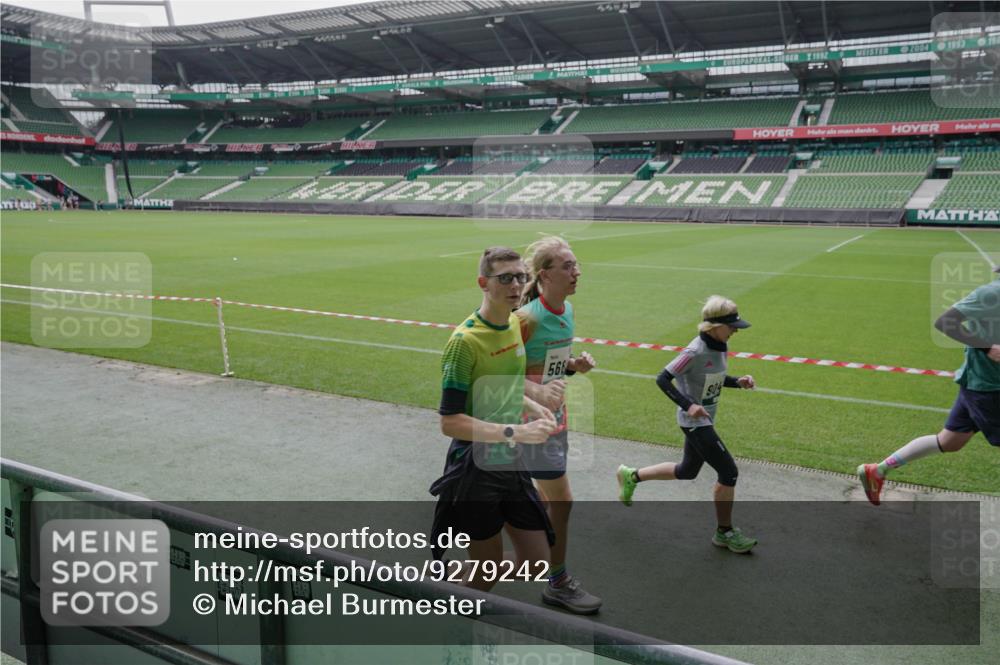 05.10.2025 - 20. swb-Marathon Bremen Michael Burmester http://msf.ph/oto/9279242 05.10.2025 13:00:37 Laufen im Stadion 47, 52, 72, 271, 283, 491, 498, 575, 627, 694, 860, 1017, 1116, 1182, 1423, 1471, 1606, 1806, 1968, 2007, 2446, 2504, 2518, 2668, 2706, 2745, 2806, 2822, 2915, 3040, 3104, 3160, 3177, 3230, 3237, 3293, 3360, 3549, 3604, 3605, 3979, 4034, 4035, 4046, 4181, 4202, 4216, 4502, 4592, 4661, 4788, 4824, 4879, 5011, 5183, 5272, 5329, 5610, 5627, 5663, 5836, 5841, 6027, 6057, 6126, 6208, 6389, 6440, 6523, 6636, 6674, 6704, 6762, 6881, 7537, 7598 meine-sportfotos.de
