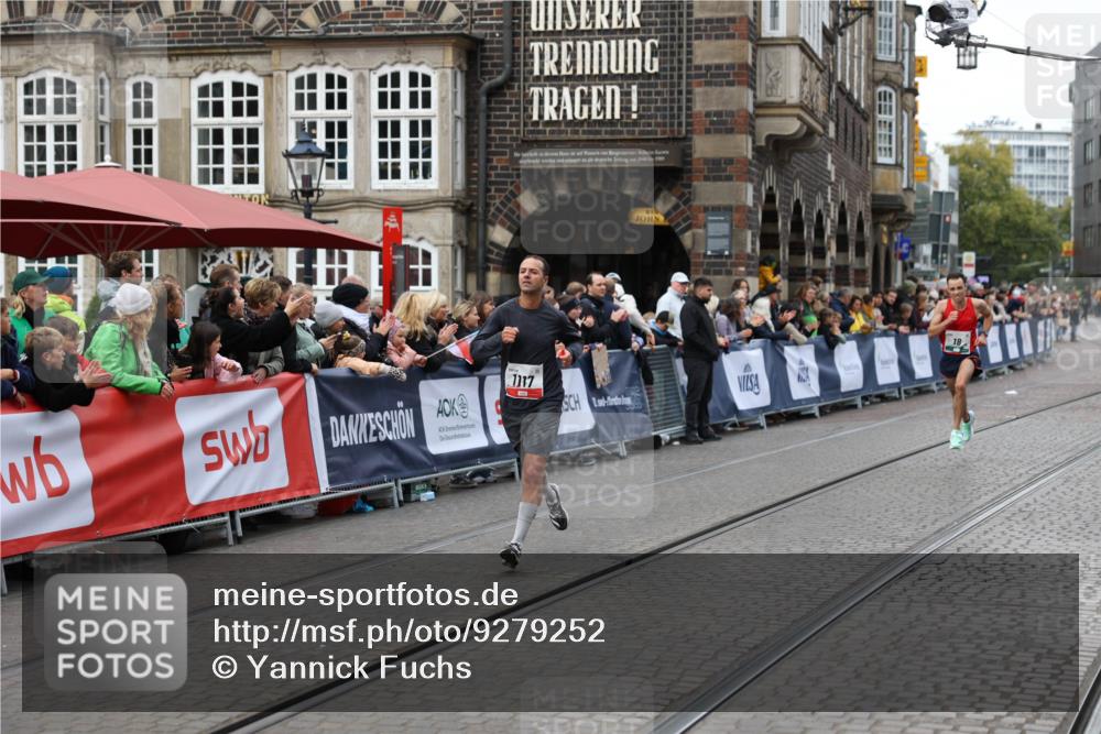 05.10.2025 - 20. swb-Marathon Bremen Yannick Fuchs http://msf.ph/oto/9279252 05.10.2025 12:42:38 Ziel 1117 meine-sportfotos.de