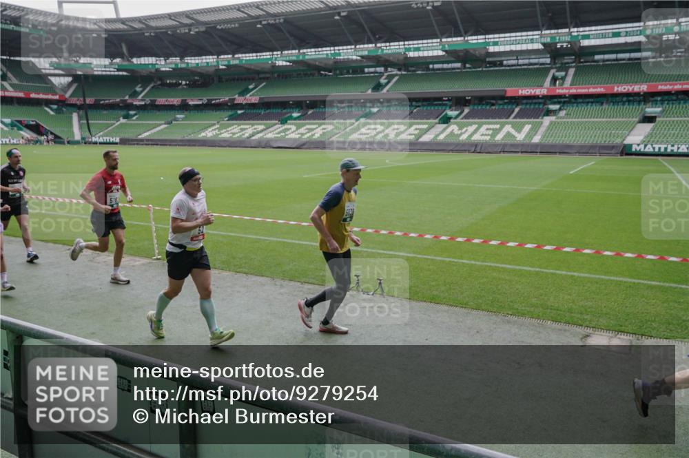 05.10.2025 - 20. swb-Marathon Bremen Michael Burmester http://msf.ph/oto/9279254 05.10.2025 13:00:41 Laufen im Stadion 47, 52, 72, 271, 283, 491, 498, 575, 627, 694, 1017, 1116, 1182, 1423, 1471, 1606, 1806, 1968, 1973, 1998, 2007, 2196, 2369, 2446, 2504, 2518, 2661, 2668, 2706, 2745, 2806, 2822, 2915, 3040, 3160, 3177, 3237, 3293, 3360, 3549, 3604, 3605, 3979, 4034, 4035, 4046, 4202, 4216, 4263, 4502, 4592, 4661, 4788, 4824, 4879, 5011, 5183, 5272, 5329, 5610, 5627, 5663, 5836, 5841, 6027, 6057, 6126, 6208, 6389, 6440, 6523, 6636, 6704, 6762, 6881, 7537, 7598 meine-sportfotos.de