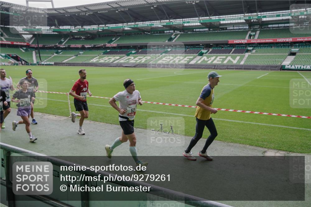 05.10.2025 - 20. swb-Marathon Bremen Michael Burmester http://msf.ph/oto/9279261 05.10.2025 13:00:42 Laufen im Stadion 47, 52, 72, 271, 283, 491, 498, 575, 627, 694, 1017, 1116, 1182, 1423, 1471, 1606, 1806, 1968, 1973, 1998, 2007, 2196, 2369, 2446, 2504, 2518, 2661, 2668, 2706, 2745, 2806, 2822, 2915, 3040, 3160, 3177, 3237, 3293, 3360, 3549, 3604, 3605, 3979, 4034, 4035, 4046, 4202, 4216, 4263, 4502, 4592, 4661, 4788, 4824, 4879, 5011, 5183, 5272, 5329, 5610, 5627, 5663, 5836, 5841, 6027, 6057, 6126, 6208, 6389, 6440, 6523, 6636, 6704, 6762, 6881, 7537, 7598 meine-sportfotos.de