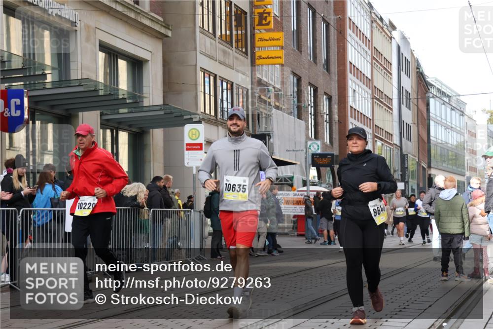 05.10.2025 - 20. swb-Marathon Bremen Strokosch-Dieckow http://msf.ph/oto/9279263 05.10.2025 11:15:40 Ziel 7109, 8476, 9640, 9679, 10220, 10355, 10564, 10635, 10831, 10846, 11331, 11375, 7109, 8476, 9640, 9679, 10220, 10355, 10564, 10635, 10831, 10846, 11331, 11375 meine-sportfotos.de