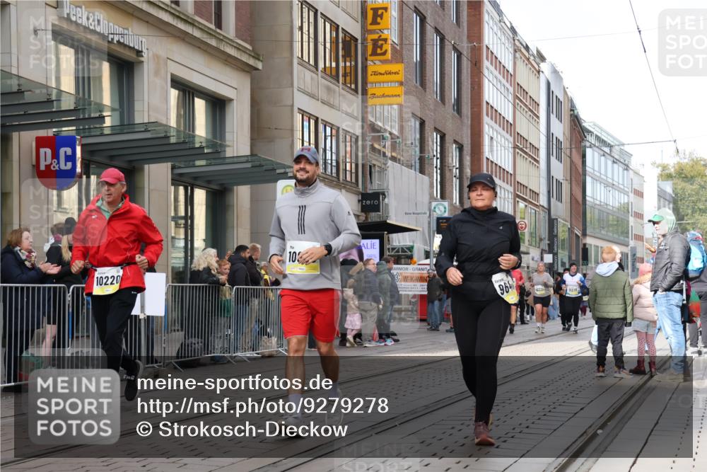 05.10.2025 - 20. swb-Marathon Bremen Strokosch-Dieckow http://msf.ph/oto/9279278 05.10.2025 11:15:40 Ziel 7109, 8476, 9640, 9679, 10220, 10355, 10564, 10635, 10831, 10846, 11331, 11375, 7109, 8476, 9640, 9679, 10220, 10355, 10564, 10635, 10831, 10846, 11331, 11375 meine-sportfotos.de