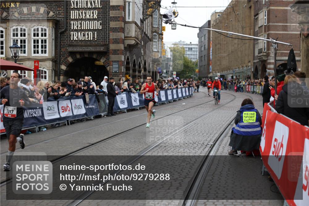 05.10.2025 - 20. swb-Marathon Bremen Yannick Fuchs http://msf.ph/oto/9279288 05.10.2025 12:42:39 Ziel 18, 1117 meine-sportfotos.de