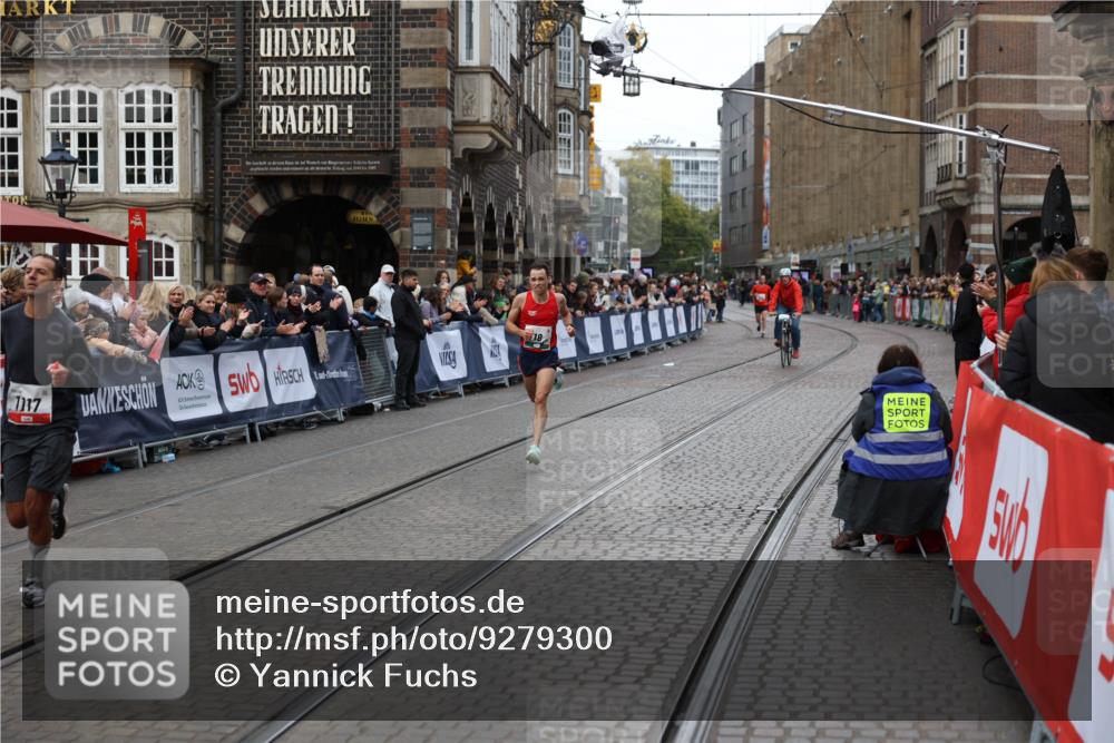 05.10.2025 - 20. swb-Marathon Bremen Yannick Fuchs http://msf.ph/oto/9279300 05.10.2025 12:42:39 Ziel 18, 1117 meine-sportfotos.de