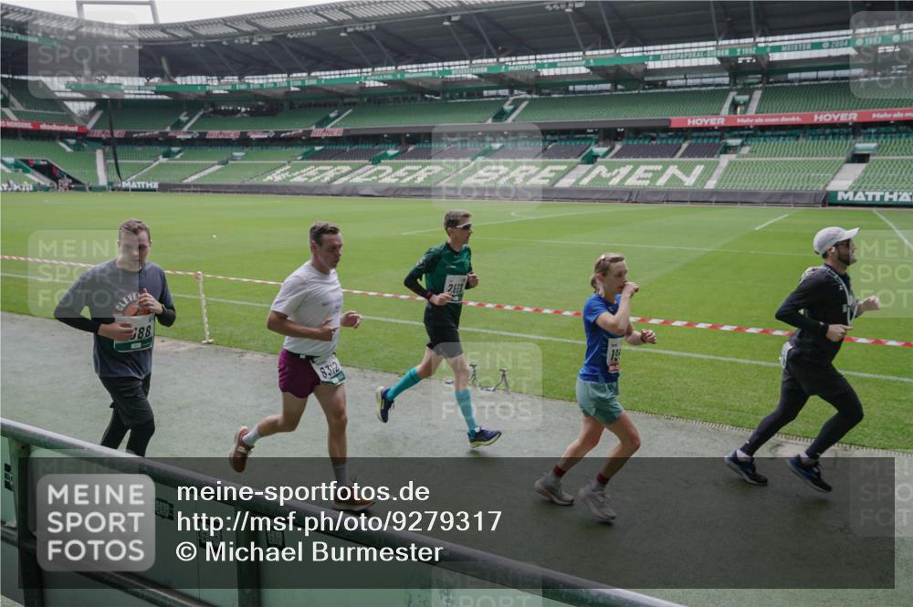 05.10.2025 - 20. swb-Marathon Bremen Michael Burmester http://msf.ph/oto/9279317 05.10.2025 13:00:46 Laufen im Stadion 47, 52, 72, 156, 271, 283, 491, 498, 575, 627, 694, 1017, 1116, 1182, 1273, 1423, 1471, 1606, 1806, 1968, 1973, 1998, 2007, 2196, 2330, 2369, 2446, 2504, 2518, 2661, 2668, 2706, 2745, 2806, 2822, 2915, 3040, 3160, 3177, 3209, 3237, 3293, 3360, 3549, 3604, 3605, 3979, 4034, 4035, 4046, 4202, 4216, 4263, 4502, 4592, 4661, 4788, 4879, 5011, 5121, 5183, 5272, 5329, 5414, 5610, 5627, 5663, 5727, 5836, 5841, 6027, 6057, 6208, 6389, 6440, 6523, 6636, 6704, 6762 meine-sportfotos.de