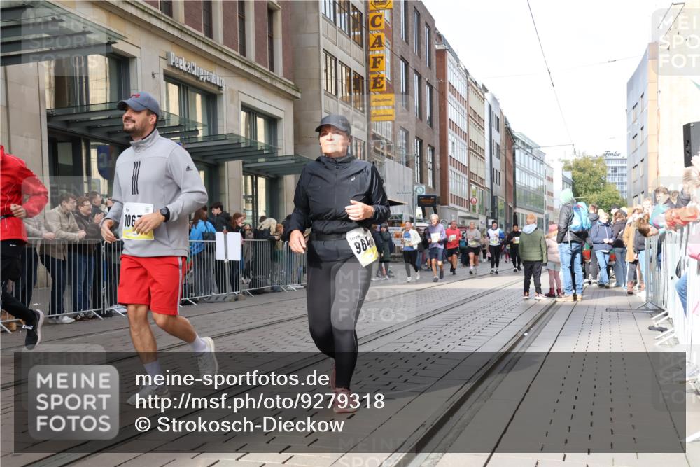 05.10.2025 - 20. swb-Marathon Bremen Strokosch-Dieckow http://msf.ph/oto/9279318 05.10.2025 11:15:42 Ziel 7109, 8476, 9640, 9679, 10220, 10339, 10340, 10355, 10564, 10635, 10831, 10846, 11331, 11375, 11378, 7109, 8476, 9640, 9679, 10220, 10339, 10340, 10355, 10564, 10635, 10831, 10846, 11331, 11375, 11378 meine-sportfotos.de