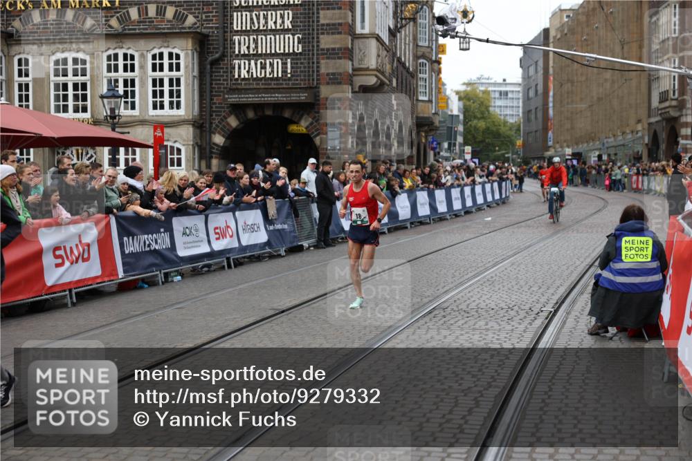 05.10.2025 - 20. swb-Marathon Bremen Yannick Fuchs http://msf.ph/oto/9279332 05.10.2025 12:42:39 Ziel 18, 1117 meine-sportfotos.de