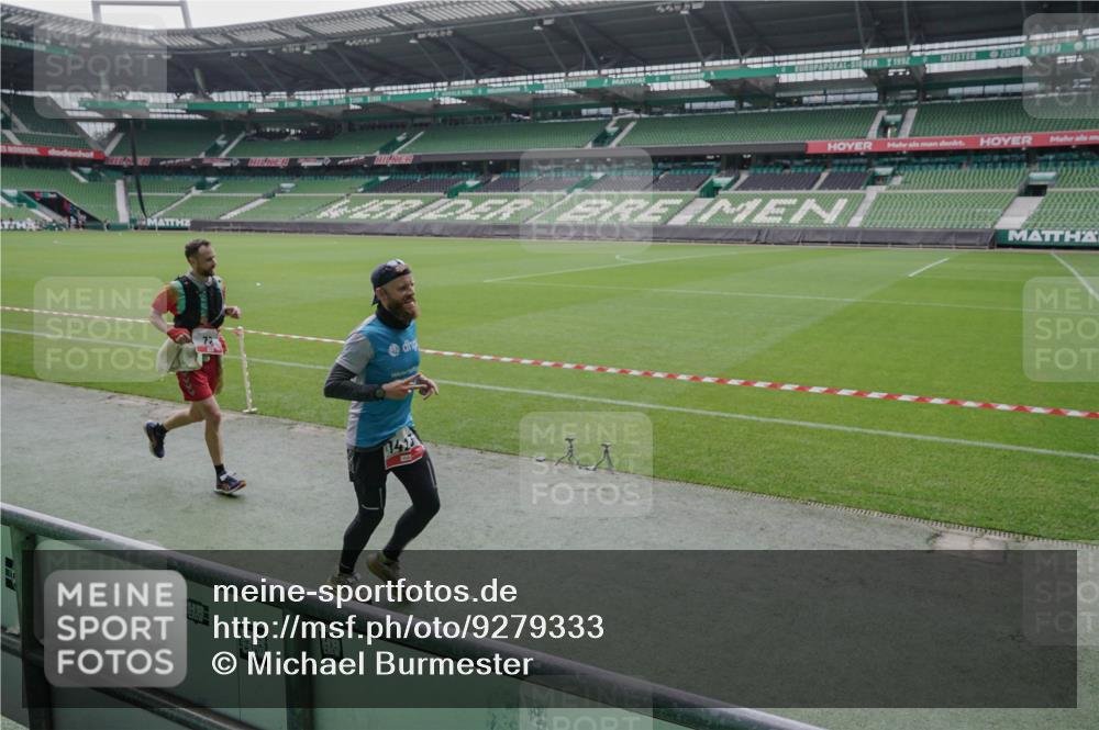 05.10.2025 - 20. swb-Marathon Bremen Michael Burmester http://msf.ph/oto/9279333 05.10.2025 13:00:49 Laufen im Stadion 47, 52, 58, 72, 156, 271, 283, 440, 491, 498, 575, 694, 1017, 1116, 1182, 1238, 1273, 1423, 1471, 1606, 1806, 1968, 1973, 1998, 2007, 2196, 2330, 2369, 2446, 2504, 2518, 2661, 2668, 2706, 2712, 2745, 2806, 2822, 2915, 3040, 3160, 3209, 3237, 3293, 3360, 3549, 3604, 3605, 3979, 4034, 4035, 4046, 4128, 4202, 4216, 4263, 4502, 4592, 4661, 4788, 4879, 5011, 5048, 5121, 5183, 5272, 5329, 5414, 5610, 5627, 5663, 5727, 5836, 5841, 6027, 6057, 6208, 6389, 6440, 6523, 6636, 6704, 6762 meine-sportfotos.de