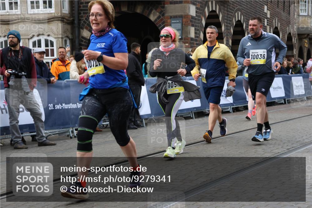 05.10.2025 - 20. swb-Marathon Bremen Strokosch-Dieckow http://msf.ph/oto/9279341 05.10.2025 11:13:59 Ziel 9012, 9342, 9631, 9667, 10000, 10036, 10512, 10721, 11541, 11548 meine-sportfotos.de
