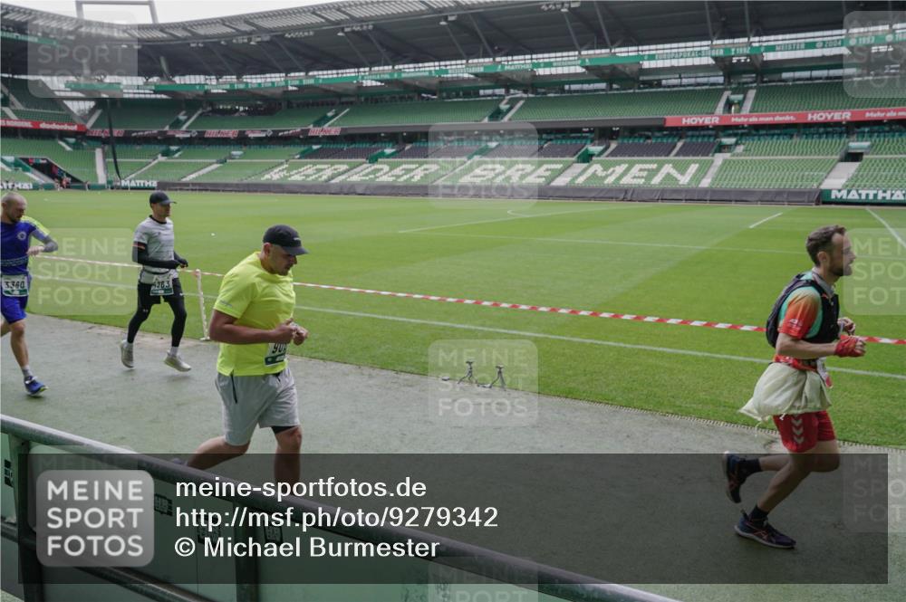 05.10.2025 - 20. swb-Marathon Bremen Michael Burmester http://msf.ph/oto/9279342 05.10.2025 13:00:51 Laufen im Stadion 47, 52, 58, 72, 156, 283, 440, 491, 498, 575, 694, 1017, 1116, 1182, 1238, 1273, 1423, 1471, 1606, 1806, 1968, 1973, 1998, 2007, 2196, 2330, 2369, 2446, 2504, 2518, 2661, 2668, 2706, 2712, 2745, 2806, 2822, 2915, 3040, 3160, 3209, 3237, 3293, 3360, 3604, 3605, 3979, 4034, 4035, 4128, 4202, 4216, 4263, 4502, 4592, 4661, 4788, 4879, 5011, 5048, 5080, 5121, 5183, 5272, 5329, 5414, 5610, 5663, 5727, 5752, 5836, 5841, 6027, 6057, 6389, 6440, 6523, 6636, 6704, 6762, 271, 1806 meine-sportfotos.de