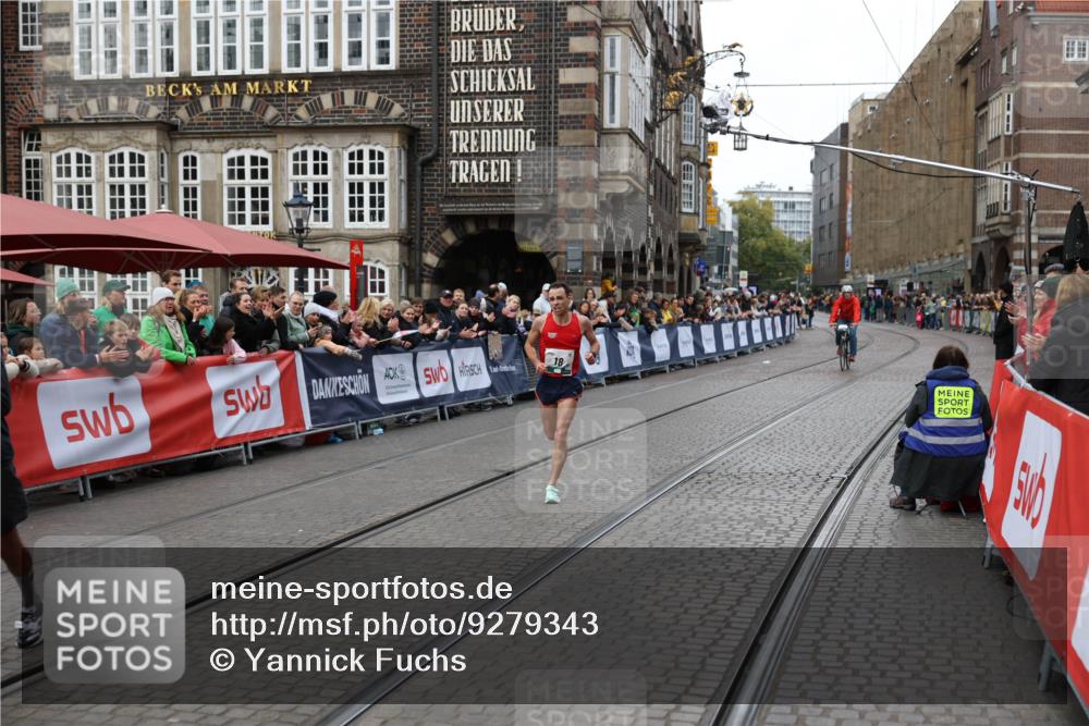 05.10.2025 - 20. swb-Marathon Bremen Yannick Fuchs http://msf.ph/oto/9279343 05.10.2025 12:42:40 Ziel 18, 1117 meine-sportfotos.de