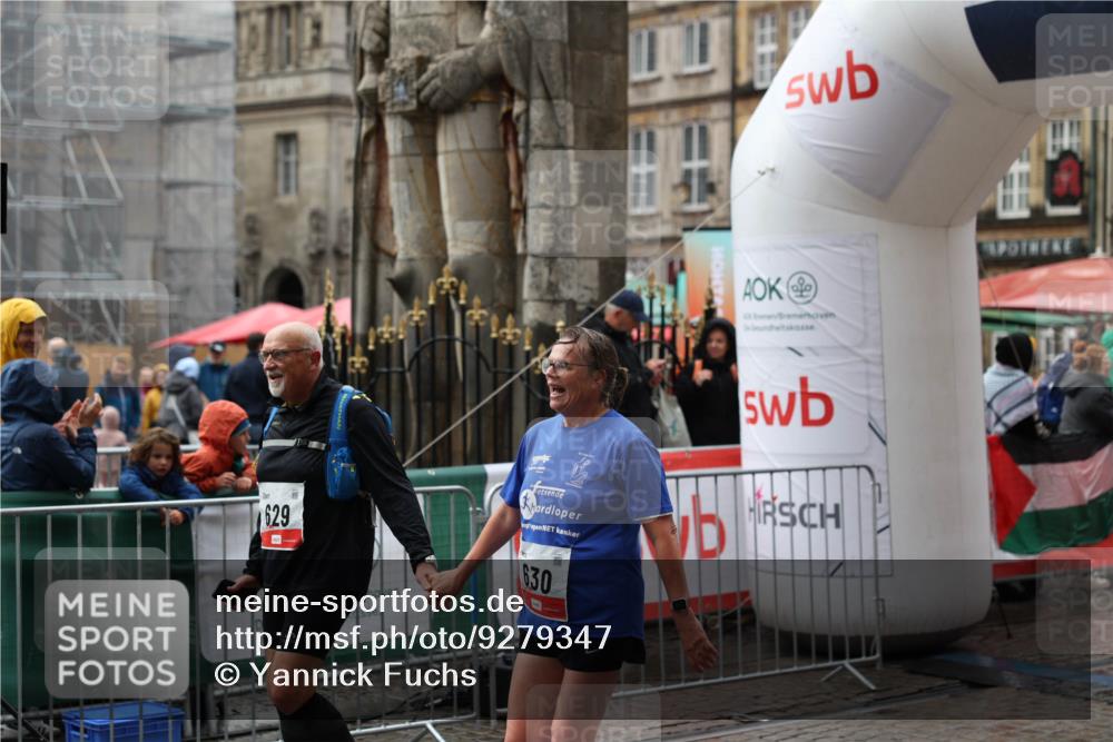05.10.2025 - 20. swb-Marathon Bremen Yannick Fuchs http://msf.ph/oto/9279347 05.10.2025 15:00:30 Ziel 629, 630 meine-sportfotos.de