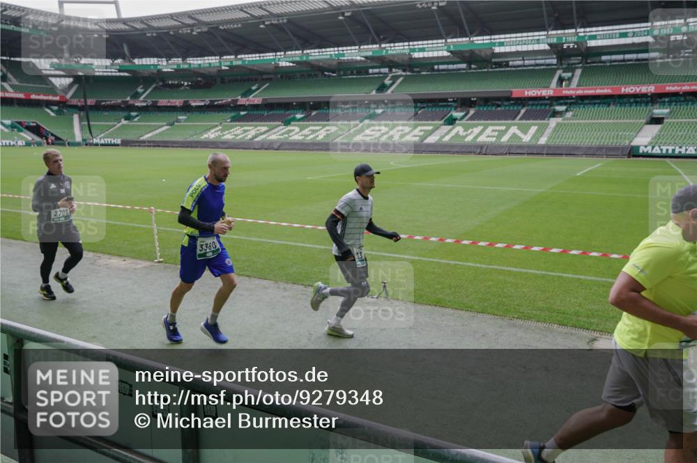 05.10.2025 - 20. swb-Marathon Bremen Michael Burmester http://msf.ph/oto/9279348 05.10.2025 13:00:52 Laufen im Stadion 47, 52, 58, 72, 156, 283, 440, 491, 498, 575, 694, 1017, 1082, 1116, 1182, 1238, 1273, 1423, 1471, 1606, 1968, 1973, 1998, 2007, 2196, 2330, 2369, 2446, 2504, 2518, 2661, 2668, 2706, 2712, 2745, 2806, 2822, 2915, 3040, 3160, 3209, 3237, 3293, 3360, 3604, 3605, 3979, 4034, 4035, 4128, 4202, 4216, 4263, 4502, 4661, 4788, 4879, 5011, 5048, 5080, 5121, 5183, 5272, 5329, 5414, 5610, 5663, 5727, 5752, 5836, 5841, 6027, 6057, 6440, 6523, 6704, 6762, 271, 1806 meine-sportfotos.de