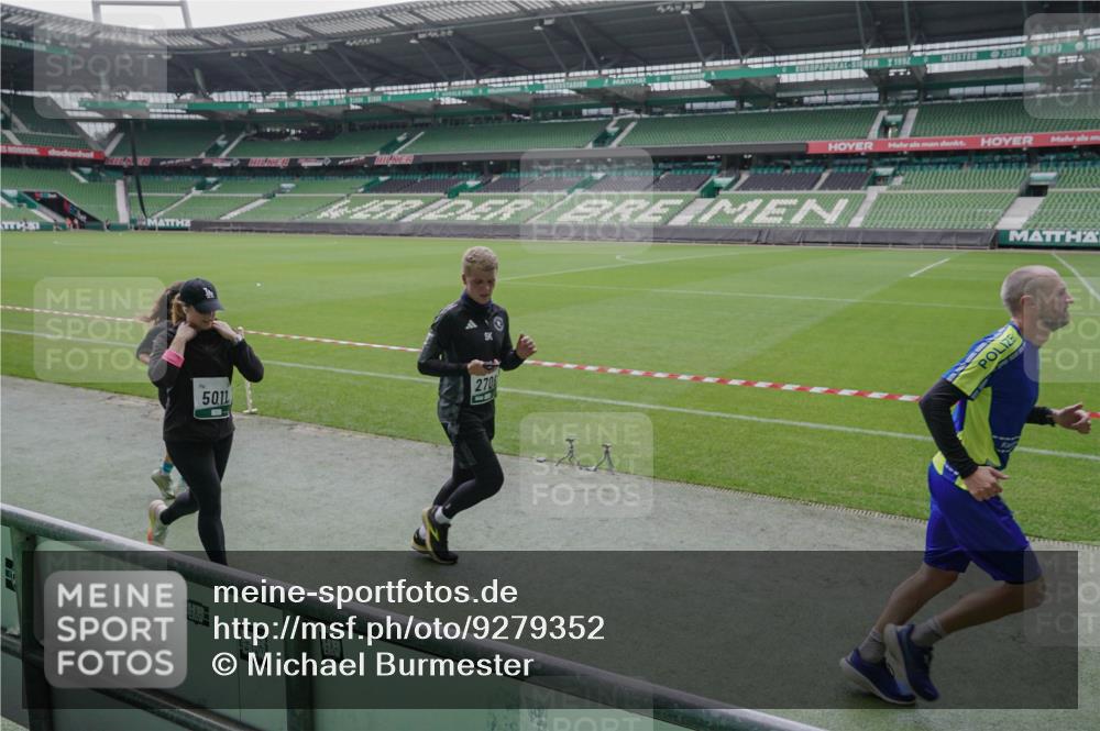 05.10.2025 - 20. swb-Marathon Bremen Michael Burmester http://msf.ph/oto/9279352 05.10.2025 13:00:53 Laufen im Stadion 47, 52, 58, 72, 156, 283, 440, 491, 498, 575, 694, 1017, 1082, 1116, 1182, 1238, 1273, 1423, 1471, 1606, 1968, 1973, 1998, 2007, 2196, 2330, 2369, 2446, 2504, 2518, 2661, 2668, 2706, 2712, 2745, 2806, 2822, 2915, 3040, 3160, 3209, 3237, 3293, 3360, 3604, 3605, 3979, 4034, 4035, 4128, 4202, 4216, 4263, 4502, 4661, 4788, 4879, 5011, 5048, 5080, 5121, 5183, 5272, 5329, 5414, 5610, 5663, 5727, 5752, 5836, 5841, 6027, 6057, 6440, 6523, 6704, 6762, 271, 491, 1606, 1806 meine-sportfotos.de