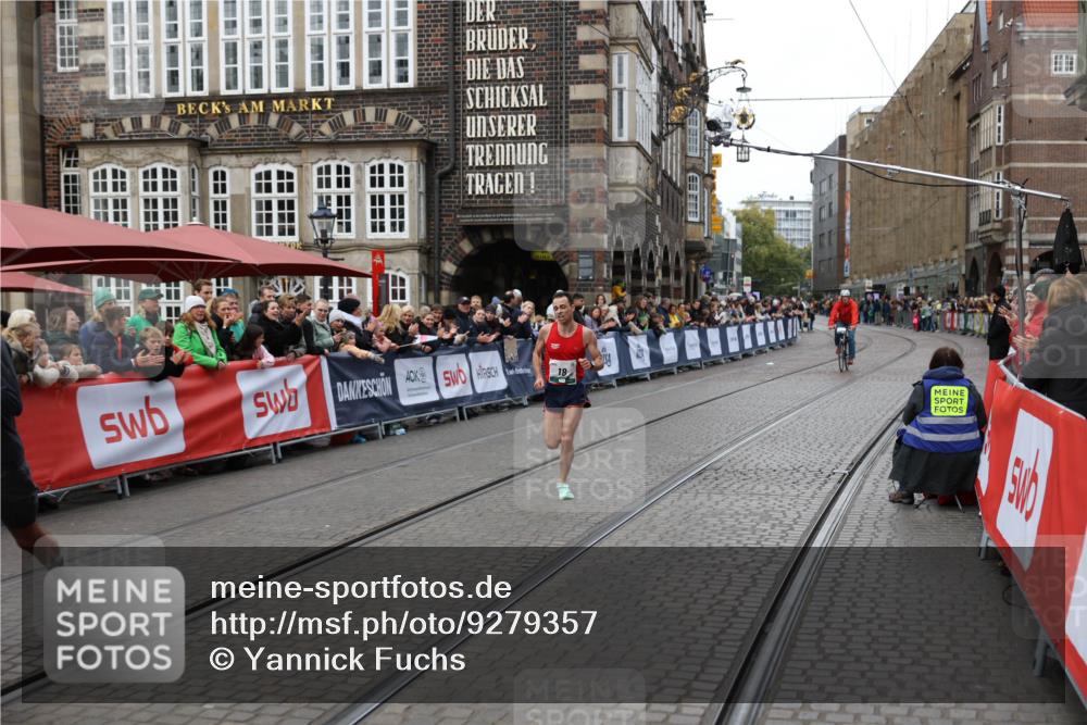 05.10.2025 - 20. swb-Marathon Bremen Yannick Fuchs http://msf.ph/oto/9279357 05.10.2025 12:42:40 Ziel 18, 1117 meine-sportfotos.de