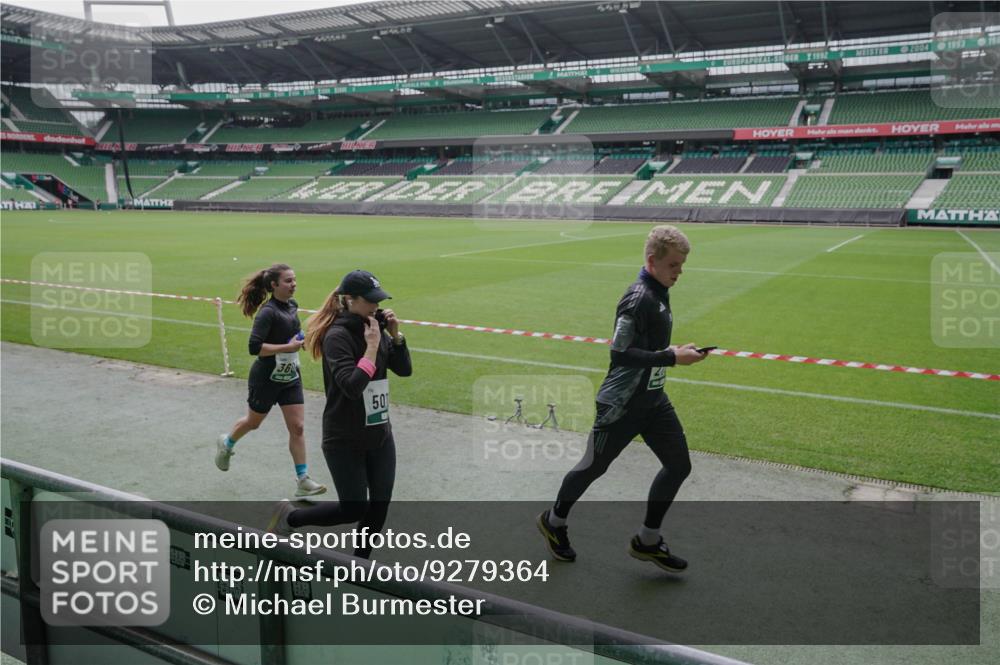 05.10.2025 - 20. swb-Marathon Bremen Michael Burmester http://msf.ph/oto/9279364 05.10.2025 13:00:53 Laufen im Stadion 47, 52, 58, 72, 156, 283, 440, 491, 498, 575, 694, 1017, 1082, 1116, 1182, 1238, 1273, 1423, 1471, 1606, 1968, 1973, 1998, 2007, 2196, 2330, 2369, 2446, 2504, 2518, 2661, 2668, 2706, 2712, 2745, 2806, 2822, 2915, 3040, 3160, 3209, 3237, 3293, 3360, 3604, 3605, 3979, 4034, 4035, 4128, 4202, 4216, 4263, 4502, 4661, 4788, 4879, 5011, 5048, 5080, 5121, 5183, 5272, 5329, 5414, 5610, 5663, 5727, 5752, 5836, 5841, 6027, 6057, 6440, 6523, 6704, 6762, 271, 491, 1606, 1806 meine-sportfotos.de