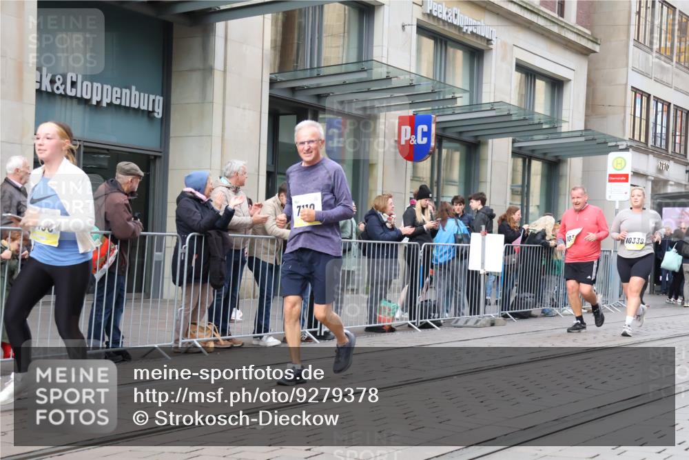 05.10.2025 - 20. swb-Marathon Bremen Strokosch-Dieckow http://msf.ph/oto/9279378 05.10.2025 11:15:49 Ziel 7109, 7110, 8476, 9640, 9679, 10220, 10339, 10340, 10355, 10564, 10635, 10831, 10846, 11247, 11331, 11375, 11378, 7109, 7110, 8476, 9640, 9679, 10220, 10339, 10340, 10355, 10564, 10635, 10831, 10846, 11247, 11331, 11375, 11378 meine-sportfotos.de