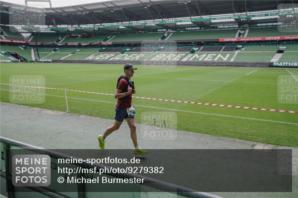 05.10.2025 - 20. swb-Marathon Bremen Michael Burmester http://msf.ph/oto/9279382 05.10.2025 13:00:56 Laufen im Stadion 47, 52, 58, 72, 156, 283, 440, 488, 498, 575, 694, 1017, 1082, 1116, 1182, 1238, 1273, 1423, 1471, 1968, 1973, 1998, 2007, 2196, 2235, 2330, 2369, 2446, 2504, 2518, 2661, 2668, 2706, 2712, 2745, 2806, 2822, 2995, 3040, 3160, 3209, 3237, 3293, 3360, 3604, 3605, 3979, 4034, 4035, 4128, 4202, 4216, 4263, 4502, 4661, 4788, 5011, 5048, 5080, 5121, 5183, 5272, 5329, 5414, 5610, 5663, 5727, 5752, 5836, 5841, 5985, 6027, 6057, 6082, 6440, 6523, 6704, 271, 491, 1606, 1806, 2518, 2915 meine-sportfotos.de
