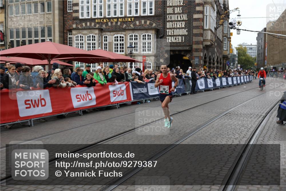 05.10.2025 - 20. swb-Marathon Bremen Yannick Fuchs http://msf.ph/oto/9279387 05.10.2025 12:42:40 Ziel 18, 1117 meine-sportfotos.de