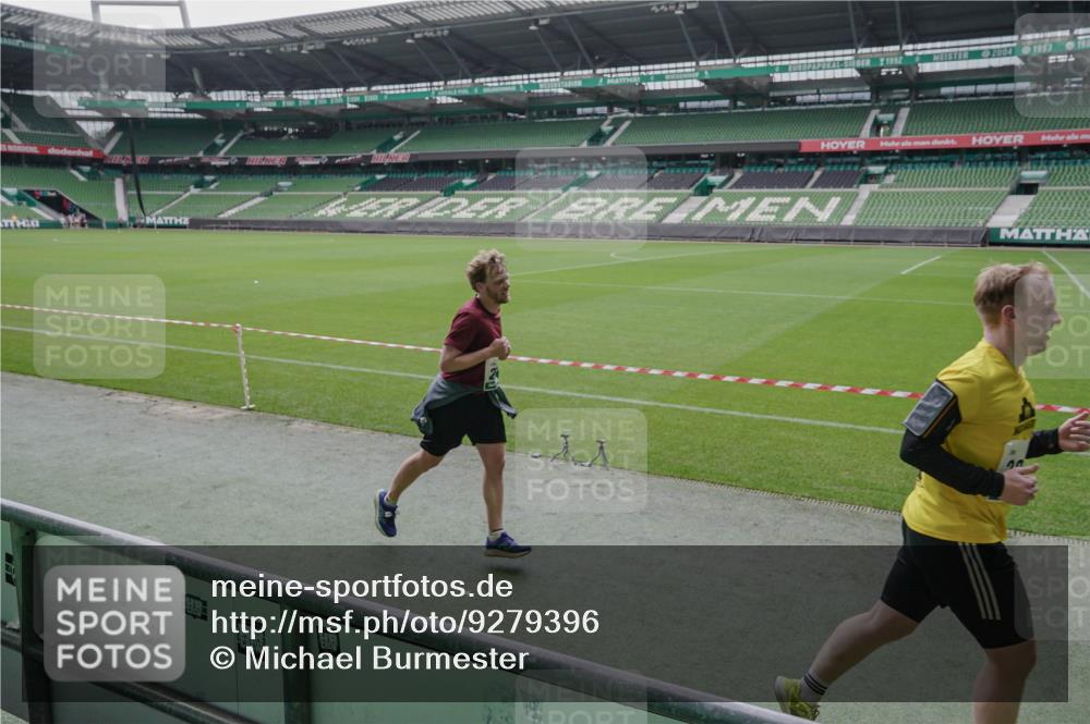 05.10.2025 - 20. swb-Marathon Bremen Michael Burmester http://msf.ph/oto/9279396 05.10.2025 13:00:59 Laufen im Stadion 52, 58, 72, 156, 283, 440, 488, 498, 575, 694, 1017, 1082, 1116, 1182, 1238, 1273, 1423, 1471, 1968, 1973, 1998, 2007, 2196, 2235, 2330, 2369, 2446, 2504, 2661, 2668, 2706, 2712, 2745, 2806, 2822, 2995, 3160, 3209, 3237, 3293, 3360, 3604, 3605, 3979, 4034, 4035, 4128, 4202, 4216, 4263, 4329, 4502, 4661, 4788, 5011, 5048, 5080, 5121, 5183, 5272, 5329, 5414, 5610, 5663, 5727, 5752, 5836, 5841, 5985, 6027, 6057, 6082, 6440, 6523, 6704, 47, 271, 283, 491, 1606, 1806, 2518, 2915 meine-sportfotos.de