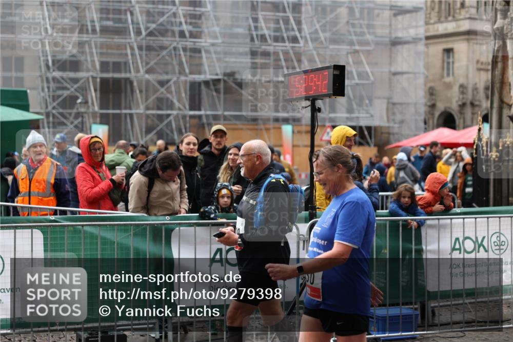 05.10.2025 - 20. swb-Marathon Bremen Yannick Fuchs http://msf.ph/oto/9279398 05.10.2025 15:00:31 Ziel 629, 630 meine-sportfotos.de