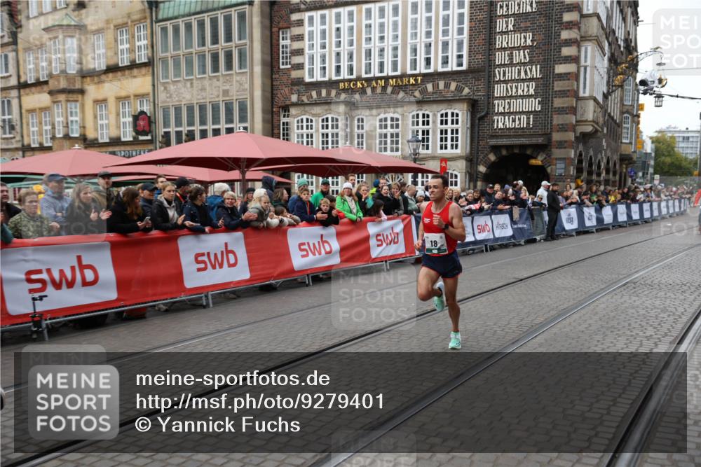 05.10.2025 - 20. swb-Marathon Bremen Yannick Fuchs http://msf.ph/oto/9279401 05.10.2025 12:42:41 Ziel 18, 1117 meine-sportfotos.de