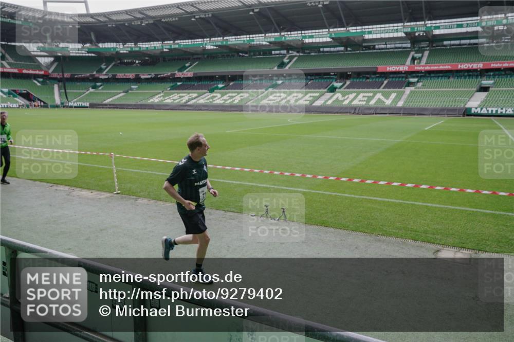 05.10.2025 - 20. swb-Marathon Bremen Michael Burmester http://msf.ph/oto/9279402 05.10.2025 13:01:01 Laufen im Stadion 52, 58, 72, 156, 335, 440, 488, 498, 575, 694, 1017, 1082, 1116, 1182, 1238, 1273, 1423, 1471, 1968, 1973, 1998, 2007, 2196, 2235, 2330, 2369, 2446, 2504, 2661, 2668, 2706, 2712, 2745, 2806, 2822, 2995, 3160, 3209, 3293, 3360, 3604, 3605, 3979, 4034, 4035, 4128, 4202, 4216, 4263, 4329, 4502, 4661, 4788, 5011, 5048, 5080, 5121, 5150, 5183, 5272, 5329, 5414, 5610, 5663, 5727, 5752, 5836, 5841, 5985, 6027, 6057, 6082, 6440, 6523, 6704, 47, 271, 283, 491, 1606, 1806, 2518, 2915 meine-sportfotos.de