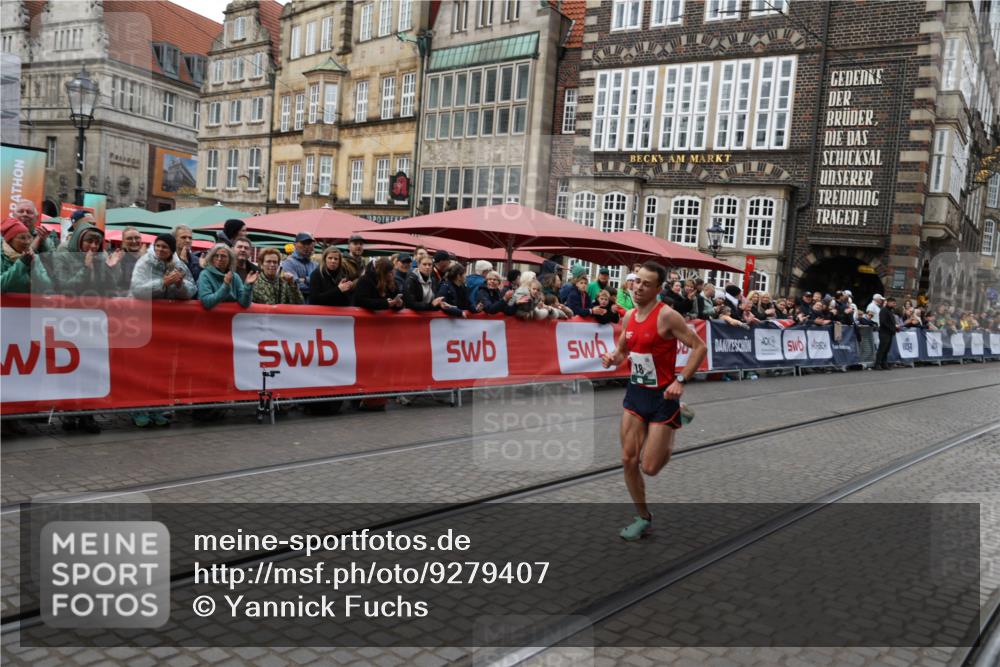 05.10.2025 - 20. swb-Marathon Bremen Yannick Fuchs http://msf.ph/oto/9279407 05.10.2025 12:42:41 Ziel 18, 1117 meine-sportfotos.de