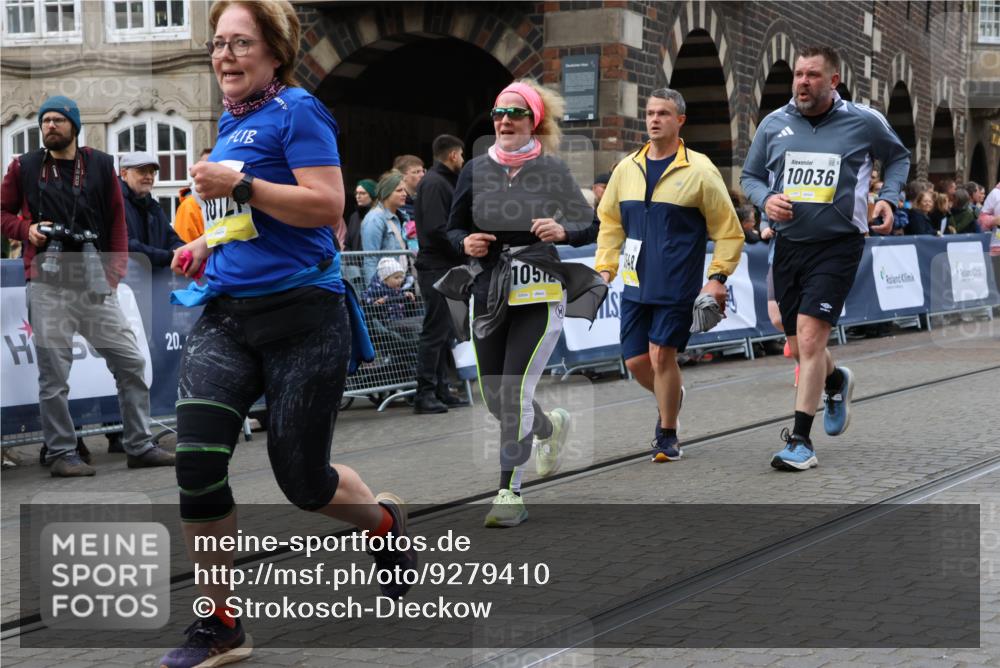 05.10.2025 - 20. swb-Marathon Bremen Strokosch-Dieckow http://msf.ph/oto/9279410 05.10.2025 11:13:59 Ziel 9012, 9342, 9631, 9667, 10000, 10036, 10512, 10721, 11541, 11548 meine-sportfotos.de
