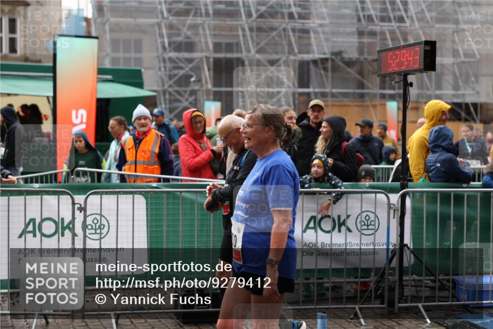 05.10.2025 - 20. swb-Marathon Bremen Yannick Fuchs http://msf.ph/oto/9279412 05.10.2025 15:00:32 Ziel 629, 630 meine-sportfotos.de