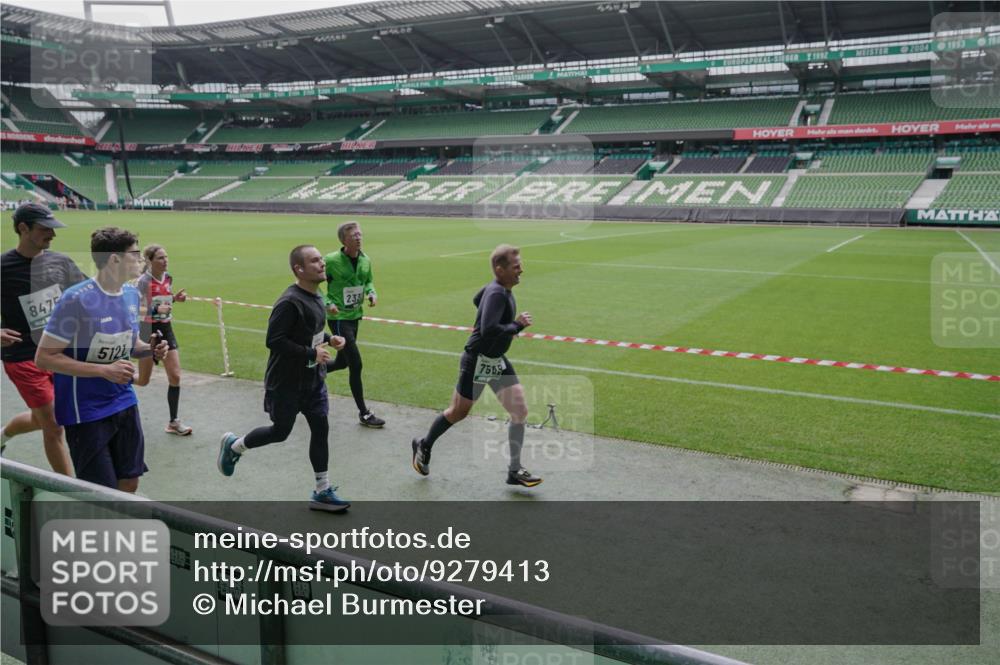 05.10.2025 - 20. swb-Marathon Bremen Michael Burmester http://msf.ph/oto/9279413 05.10.2025 13:01:03 Laufen im Stadion 52, 58, 72, 156, 335, 440, 488, 498, 575, 1017, 1082, 1116, 1182, 1238, 1273, 1423, 1471, 1968, 1973, 1998, 2007, 2196, 2235, 2330, 2369, 2446, 2504, 2661, 2668, 2706, 2712, 2745, 2806, 2822, 2995, 3160, 3209, 3293, 3360, 3604, 3605, 3979, 4034, 4035, 4128, 4216, 4263, 4329, 4502, 4661, 4788, 5011, 5048, 5080, 5121, 5150, 5183, 5272, 5329, 5414, 5610, 5663, 5727, 5752, 5836, 5841, 5985, 6027, 6057, 6082, 6440, 6523, 6704, 47, 271, 283, 491, 694, 1606, 1806, 2518, 2745, 2915 meine-sportfotos.de