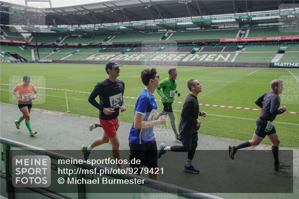 05.10.2025 - 20. swb-Marathon Bremen Michael Burmester http://msf.ph/oto/9279421 05.10.2025 13:01:04 Laufen im Stadion 52, 58, 72, 156, 335, 440, 488, 498, 575, 1017, 1082, 1116, 1182, 1238, 1273, 1423, 1471, 1968, 1973, 1998, 2007, 2196, 2235, 2330, 2369, 2433, 2446, 2504, 2661, 2668, 2706, 2712, 2806, 2822, 2995, 3160, 3209, 3293, 3360, 3604, 3605, 3979, 4034, 4035, 4128, 4216, 4263, 4329, 4502, 4788, 5011, 5048, 5080, 5121, 5150, 5183, 5272, 5329, 5414, 5610, 5663, 5727, 5752, 5836, 5841, 5985, 6027, 6057, 6082, 6440, 6523, 6704, 47, 271, 283, 491, 694, 1606, 1806, 2518, 2745, 2915 meine-sportfotos.de