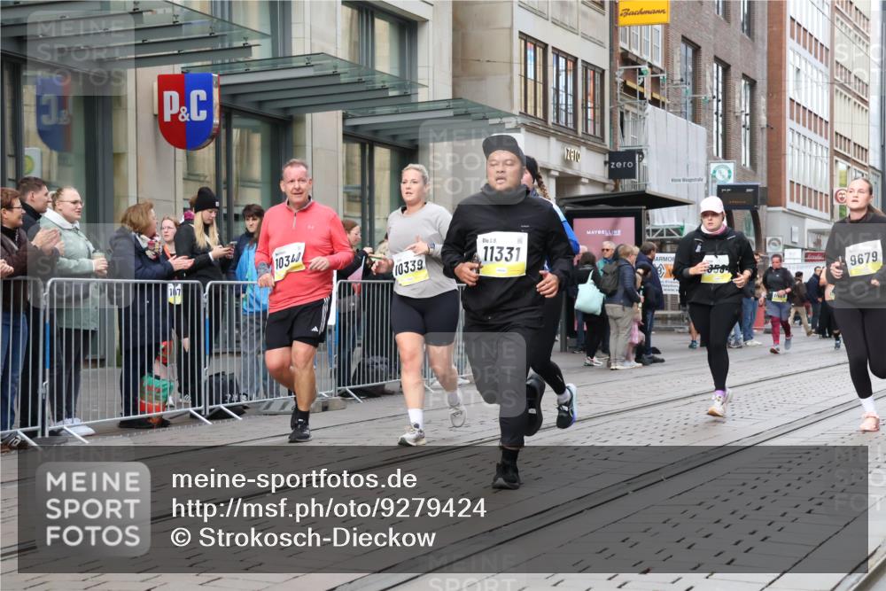 05.10.2025 - 20. swb-Marathon Bremen Strokosch-Dieckow http://msf.ph/oto/9279424 05.10.2025 11:15:50 Ziel 7109, 7110, 8476, 9640, 9679, 10220, 10339, 10340, 10355, 10564, 10635, 10831, 10846, 11029, 11247, 11331, 11375, 11378, 7109, 7110, 8476, 9640, 9679, 10220, 10339, 10340, 10355, 10564, 10635, 10831, 10846, 11029, 11247, 11331, 11375, 11378 meine-sportfotos.de