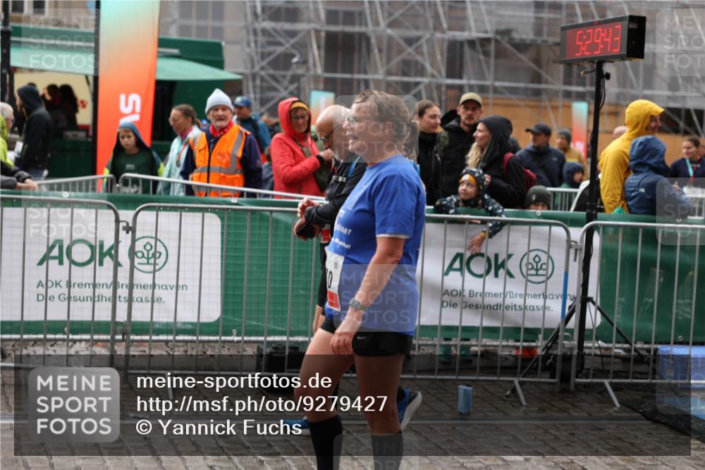 05.10.2025 - 20. swb-Marathon Bremen Yannick Fuchs http://msf.ph/oto/9279427 05.10.2025 15:00:32 Ziel 629, 630 meine-sportfotos.de