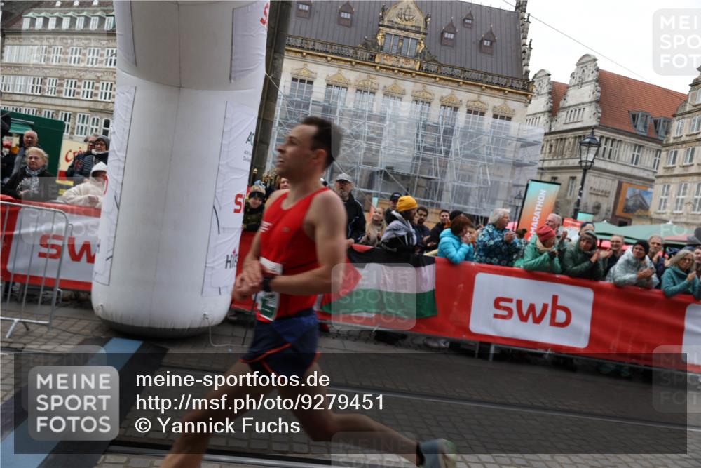 05.10.2025 - 20. swb-Marathon Bremen Yannick Fuchs http://msf.ph/oto/9279451 05.10.2025 12:42:42 Ziel 18, 1117 meine-sportfotos.de