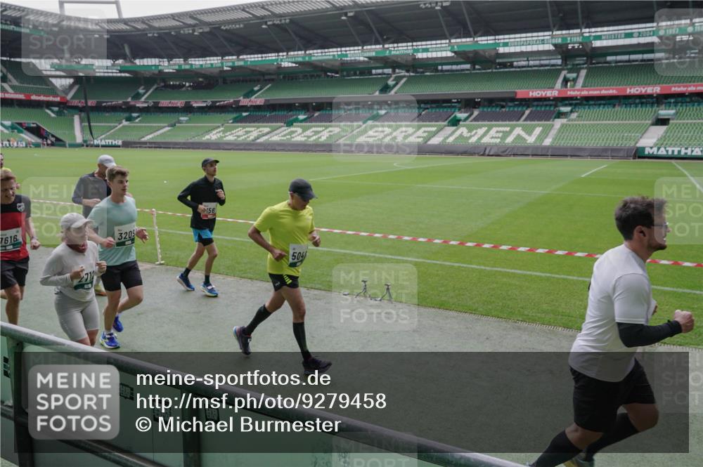 05.10.2025 - 20. swb-Marathon Bremen Michael Burmester http://msf.ph/oto/9279458 05.10.2025 13:01:07 Laufen im Stadion 52, 58, 72, 156, 335, 440, 488, 575, 1017, 1082, 1116, 1182, 1238, 1273, 1423, 1471, 1893, 1968, 1973, 1998, 2007, 2196, 2235, 2330, 2369, 2433, 2446, 2504, 2661, 2668, 2706, 2712, 2806, 2822, 2995, 3209, 3293, 3360, 3604, 3605, 3877, 3979, 4128, 4216, 4263, 4329, 4502, 4788, 5011, 5048, 5080, 5121, 5150, 5183, 5272, 5329, 5414, 5610, 5663, 5727, 5752, 5836, 5841, 5985, 6027, 6057, 6082, 6440, 6523, 6704, 47, 271, 283, 491, 498, 694, 1606, 1806, 2518, 2745, 2915 meine-sportfotos.de