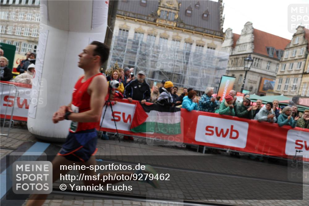 05.10.2025 - 20. swb-Marathon Bremen Yannick Fuchs http://msf.ph/oto/9279462 05.10.2025 12:42:42 Ziel 18, 1117 meine-sportfotos.de