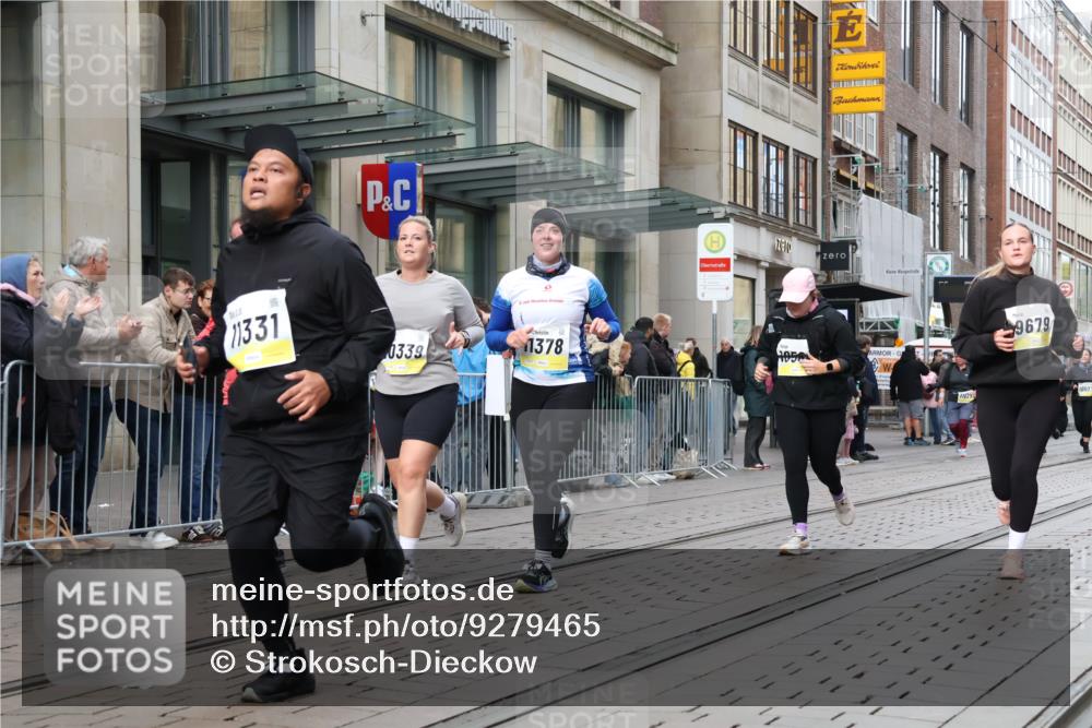05.10.2025 - 20. swb-Marathon Bremen Strokosch-Dieckow http://msf.ph/oto/9279465 05.10.2025 11:15:51 Ziel 7109, 7110, 8476, 9640, 9679, 10083, 10220, 10339, 10340, 10564, 10635, 10831, 10846, 11029, 11247, 11331, 11375, 11378, 7109, 7110, 8476, 9640, 9679, 10083, 10220, 10339, 10340, 10564, 10635, 10831, 10846, 11029, 11247, 11331, 11375, 11378 meine-sportfotos.de