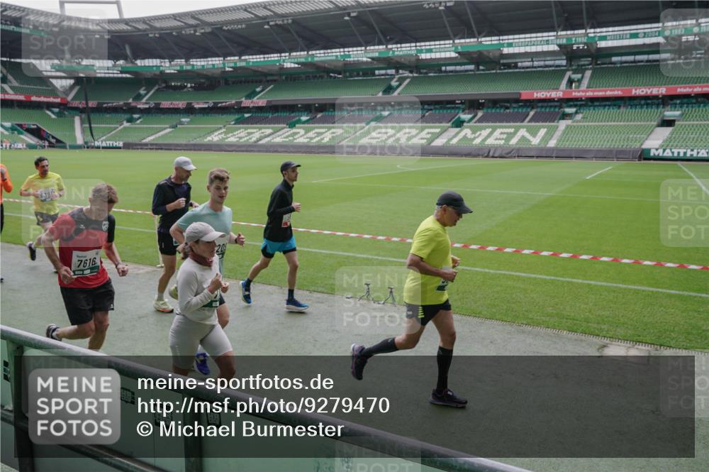 05.10.2025 - 20. swb-Marathon Bremen Michael Burmester http://msf.ph/oto/9279470 05.10.2025 13:01:07 Laufen im Stadion 52, 58, 72, 156, 335, 440, 488, 575, 1017, 1082, 1116, 1182, 1238, 1273, 1423, 1471, 1893, 1968, 1973, 1998, 2007, 2196, 2235, 2330, 2369, 2433, 2446, 2504, 2661, 2668, 2706, 2712, 2806, 2822, 2995, 3209, 3293, 3360, 3604, 3605, 3877, 3979, 4128, 4216, 4263, 4329, 4502, 4788, 5011, 5048, 5080, 5121, 5150, 5183, 5272, 5329, 5414, 5610, 5663, 5727, 5752, 5836, 5841, 5985, 6027, 6057, 6082, 6440, 6523, 6704, 47, 271, 283, 491, 498, 694, 1606, 1806, 2518, 2745, 2915 meine-sportfotos.de