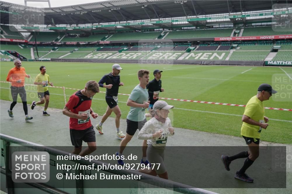 05.10.2025 - 20. swb-Marathon Bremen Michael Burmester http://msf.ph/oto/9279477 05.10.2025 13:01:07 Laufen im Stadion 52, 58, 72, 156, 335, 440, 488, 575, 1017, 1082, 1116, 1182, 1238, 1273, 1423, 1471, 1893, 1968, 1973, 1998, 2007, 2196, 2235, 2330, 2369, 2433, 2446, 2504, 2661, 2668, 2706, 2712, 2806, 2822, 2995, 3209, 3293, 3360, 3604, 3605, 3877, 3979, 4128, 4216, 4263, 4329, 4502, 4788, 5011, 5048, 5080, 5121, 5150, 5183, 5272, 5329, 5414, 5610, 5663, 5727, 5752, 5836, 5841, 5985, 6027, 6057, 6082, 6440, 6523, 6704, 47, 271, 283, 491, 498, 694, 1606, 1806, 2518, 2745, 2915 meine-sportfotos.de