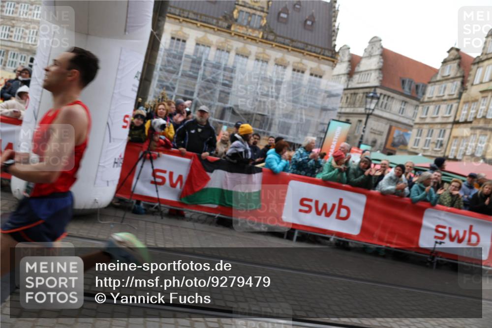 05.10.2025 - 20. swb-Marathon Bremen Yannick Fuchs http://msf.ph/oto/9279479 05.10.2025 12:42:42 Ziel 18, 1117 meine-sportfotos.de