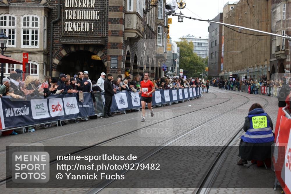 05.10.2025 - 20. swb-Marathon Bremen Yannick Fuchs http://msf.ph/oto/9279482 05.10.2025 12:42:48 Ziel 18, 1117 meine-sportfotos.de