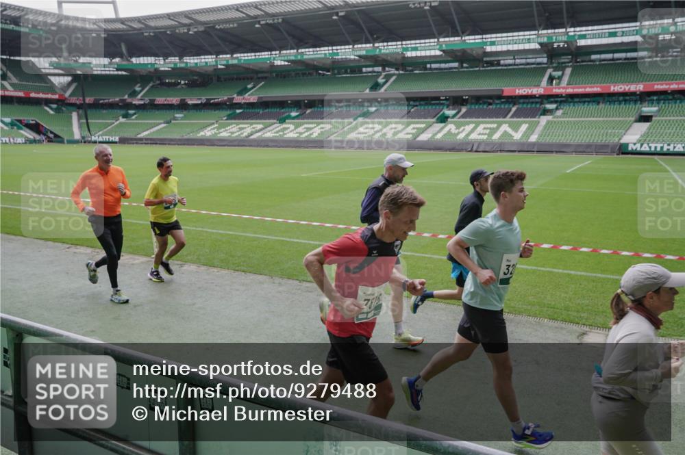 05.10.2025 - 20. swb-Marathon Bremen Michael Burmester http://msf.ph/oto/9279488 05.10.2025 13:01:08 Laufen im Stadion 52, 58, 72, 156, 335, 440, 488, 575, 1017, 1082, 1116, 1182, 1238, 1273, 1423, 1471, 1893, 1968, 1973, 1998, 2007, 2196, 2235, 2330, 2369, 2433, 2446, 2504, 2661, 2668, 2706, 2712, 2806, 2822, 2995, 3209, 3293, 3360, 3387, 3604, 3605, 3877, 3979, 4128, 4216, 4263, 4329, 4502, 4788, 5011, 5048, 5080, 5121, 5150, 5183, 5272, 5329, 5414, 5610, 5663, 5727, 5752, 5836, 5841, 5985, 6027, 6057, 6082, 6440, 6523, 6704, 47, 271, 283, 491, 498, 694, 1116, 1606, 1806, 2518, 2745, 2915 meine-sportfotos.de